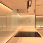 Luz led Hafele en cocinas integrales modernas