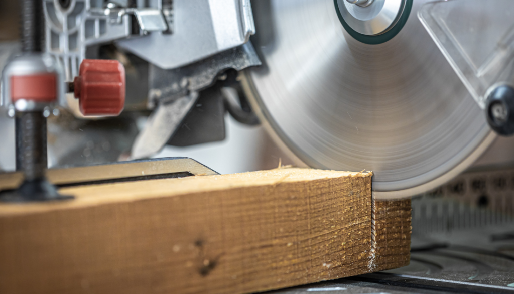Corte de tableros de madera